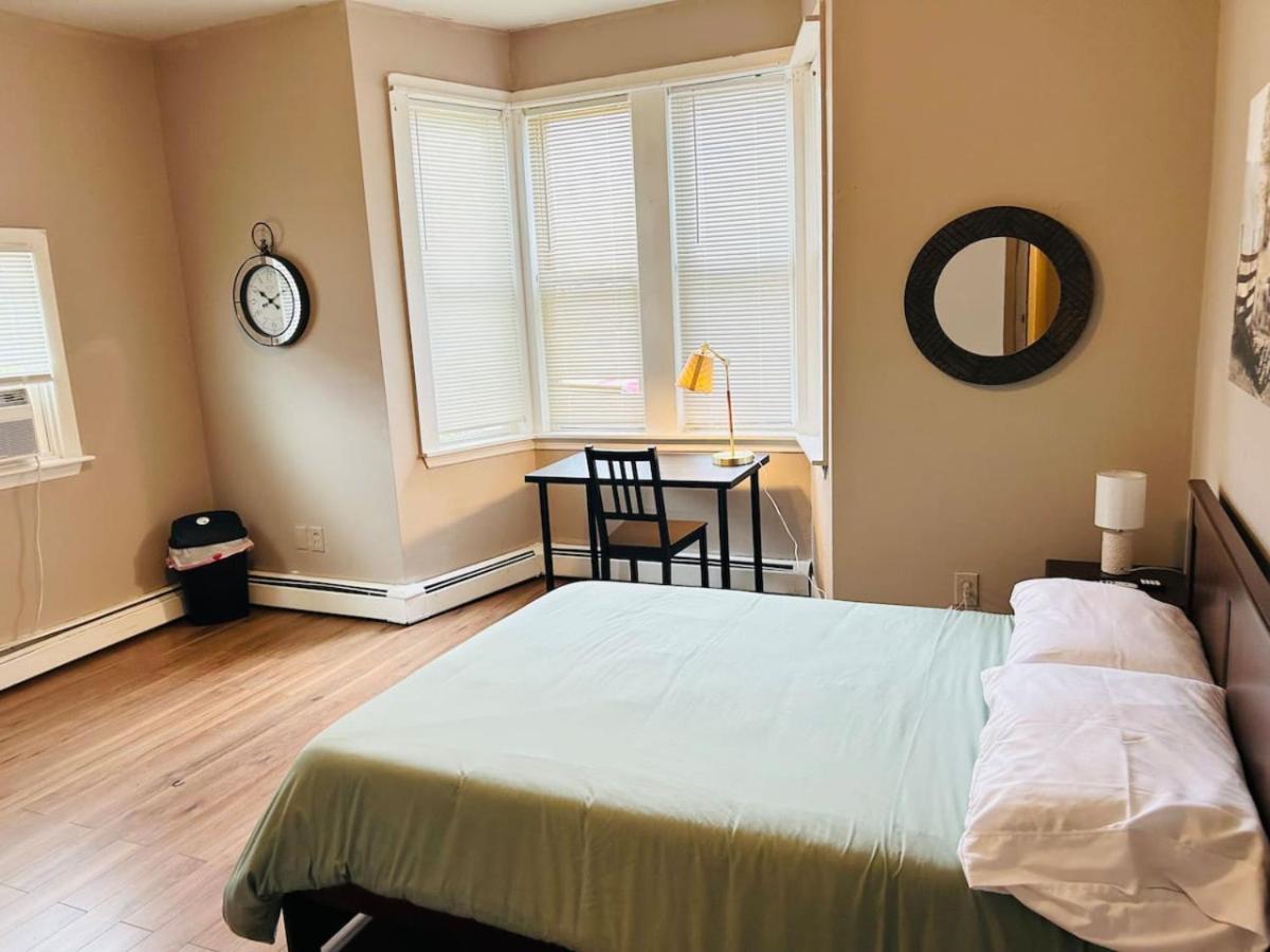 Nice Big Room Near Whole Foods, Brown University With Shared Bathroom And Kitchen Providence Exterior photo