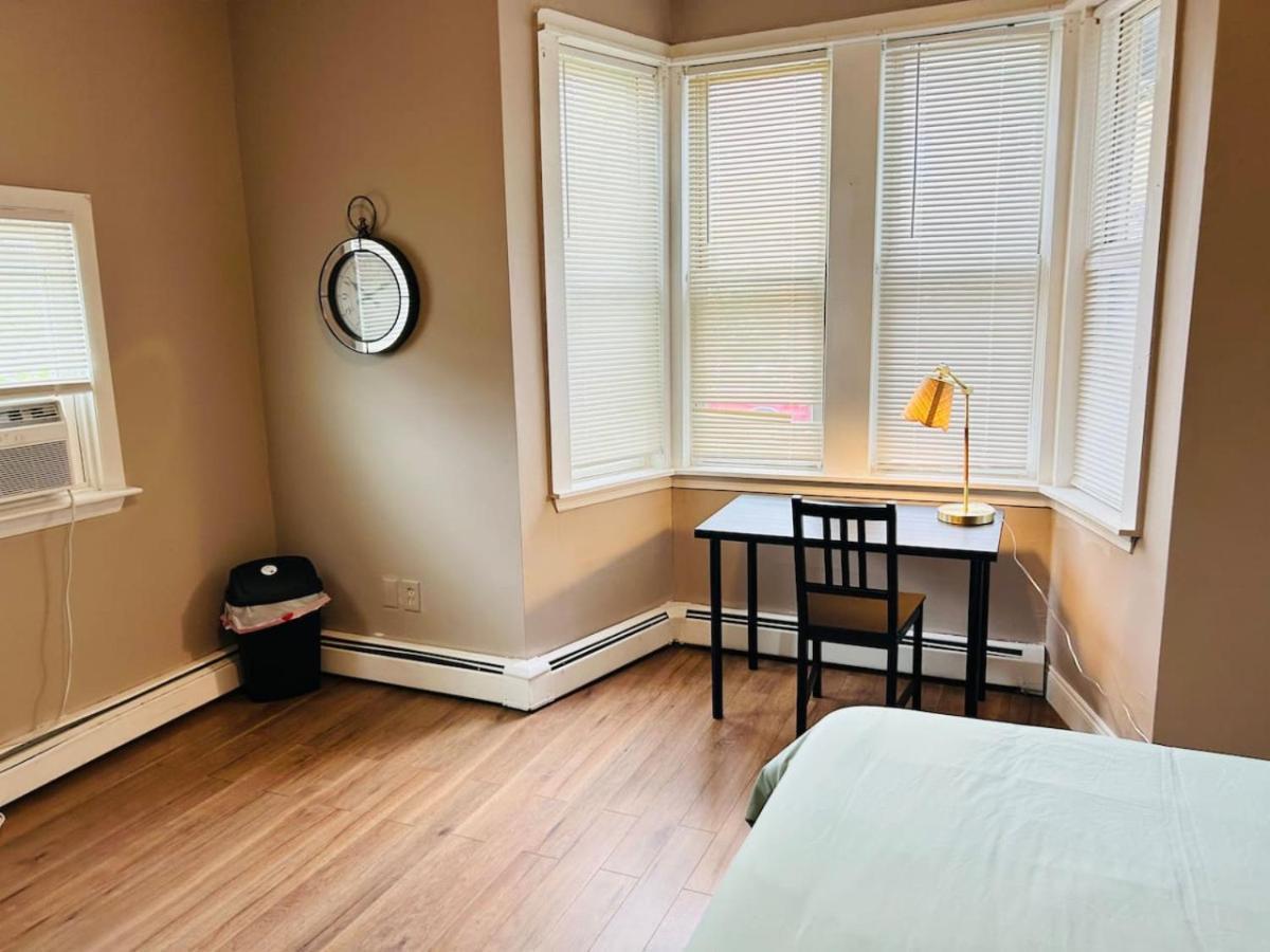 Nice Big Room Near Whole Foods, Brown University With Shared Bathroom And Kitchen Providence Exterior photo